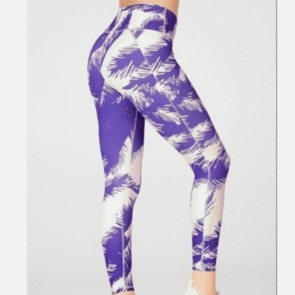 New Fabletics Blue and White Patterned tropical Women leggings